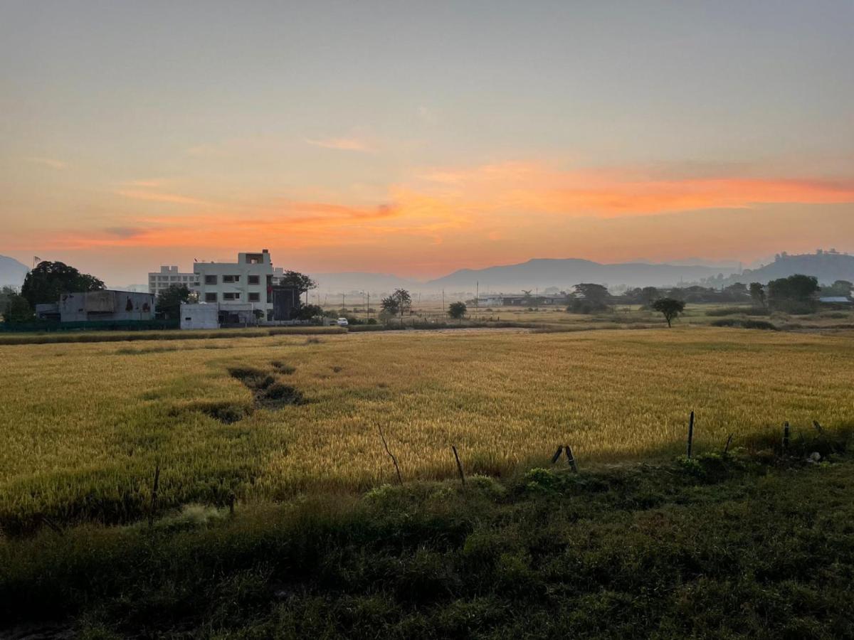 White Smoke Villa Igatpuri Luaran gambar